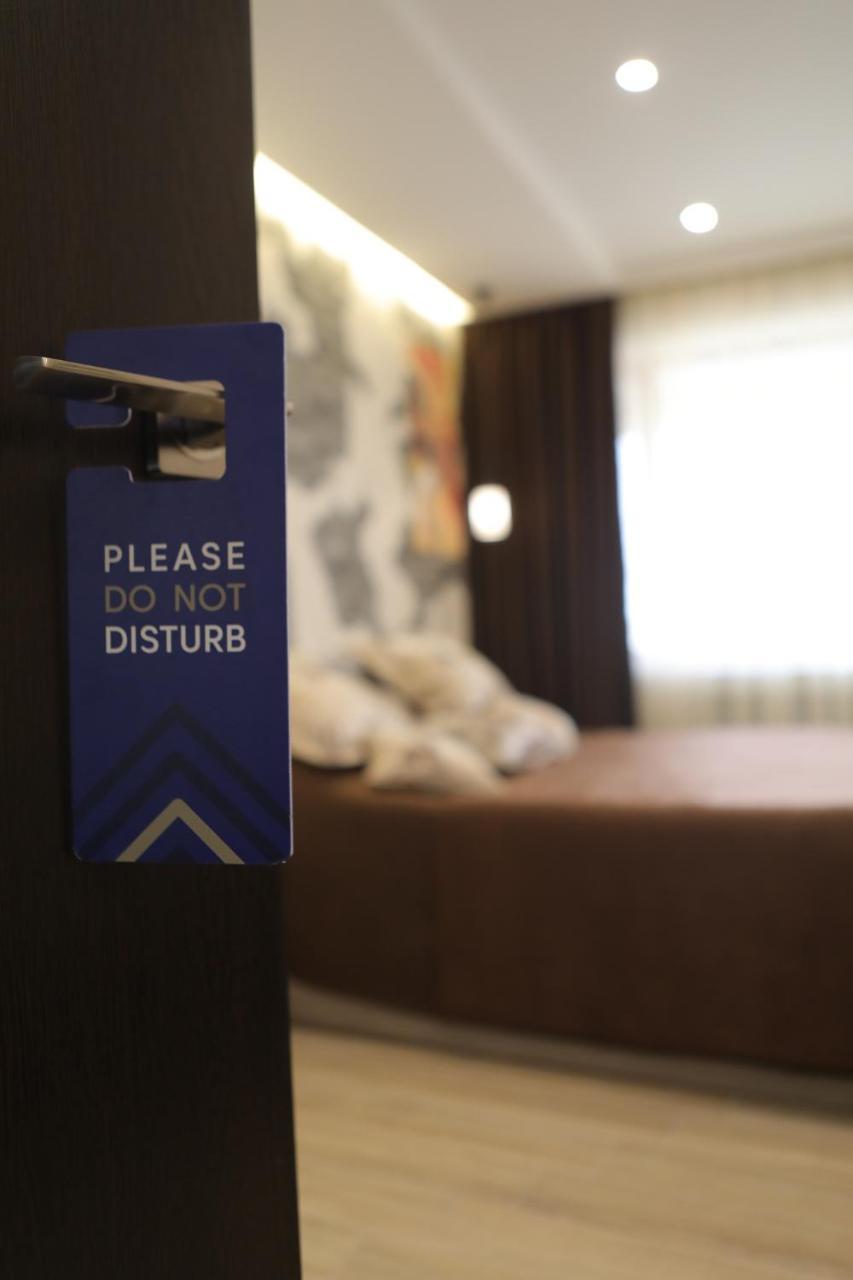 4Room Hotel เยเรวาน ภายนอก รูปภาพ