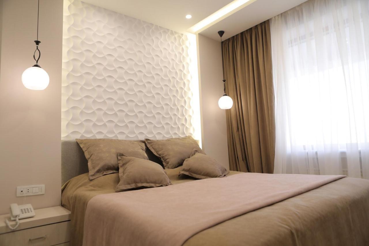 4Room Hotel เยเรวาน ภายนอก รูปภาพ