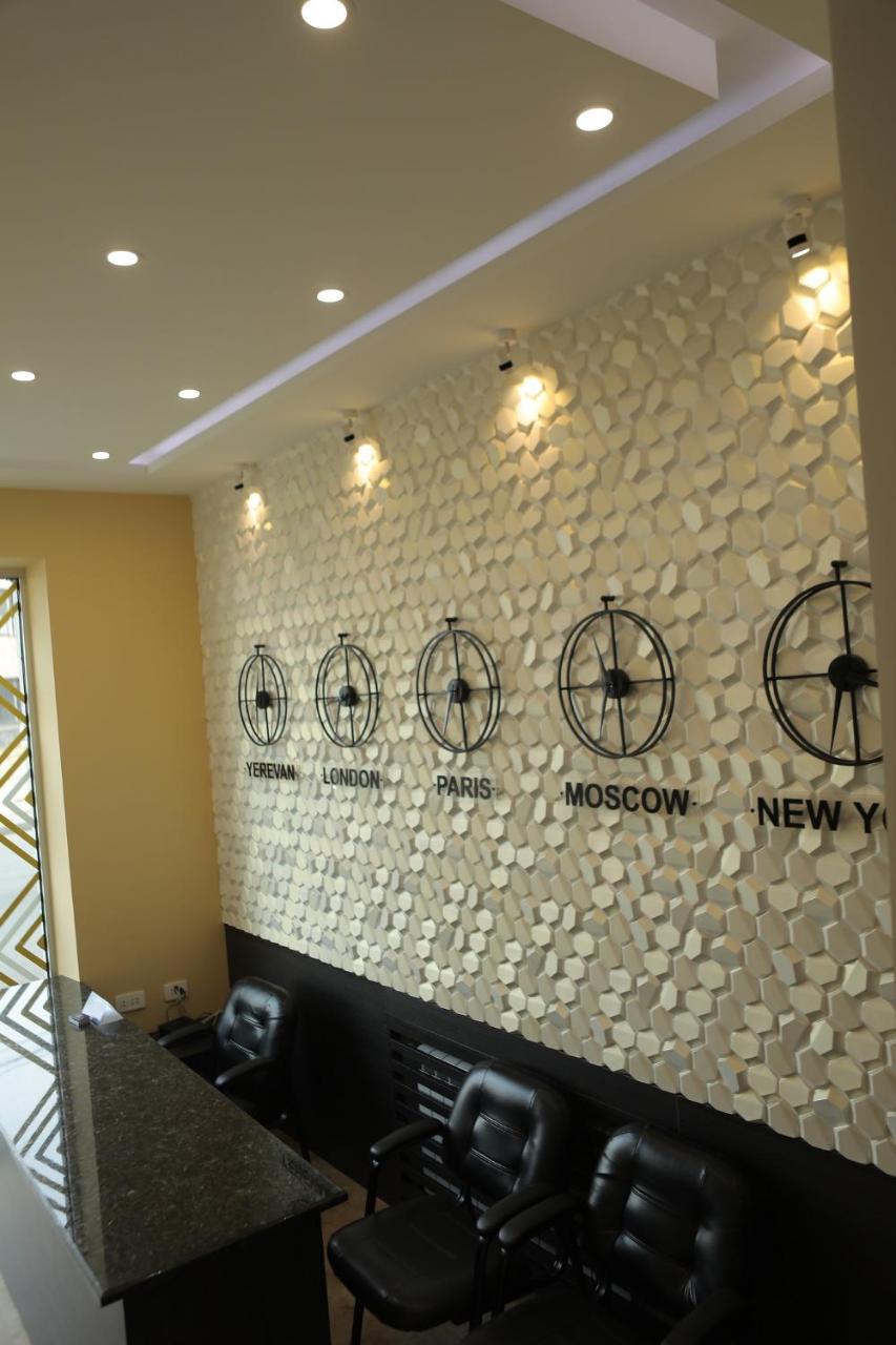 4Room Hotel เยเรวาน ภายนอก รูปภาพ