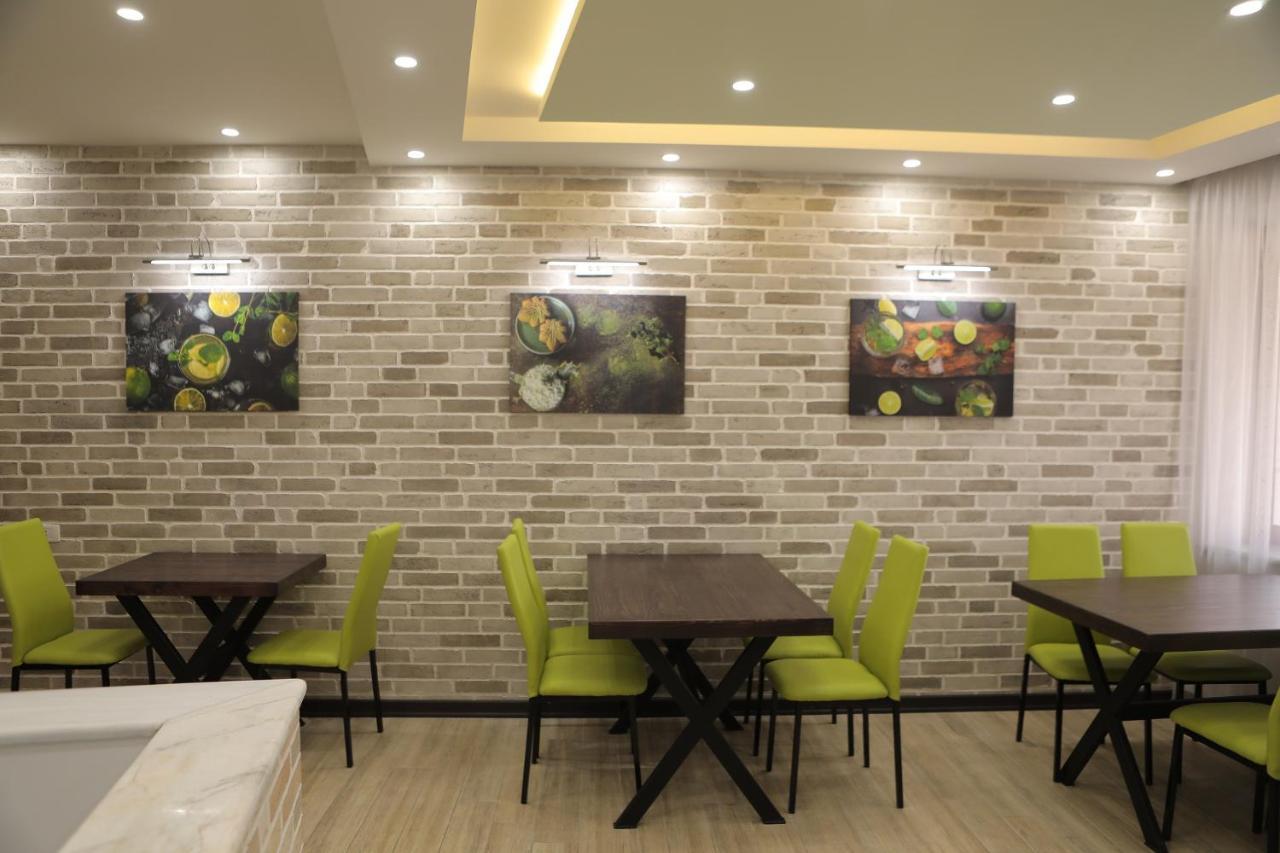 4Room Hotel เยเรวาน ภายนอก รูปภาพ